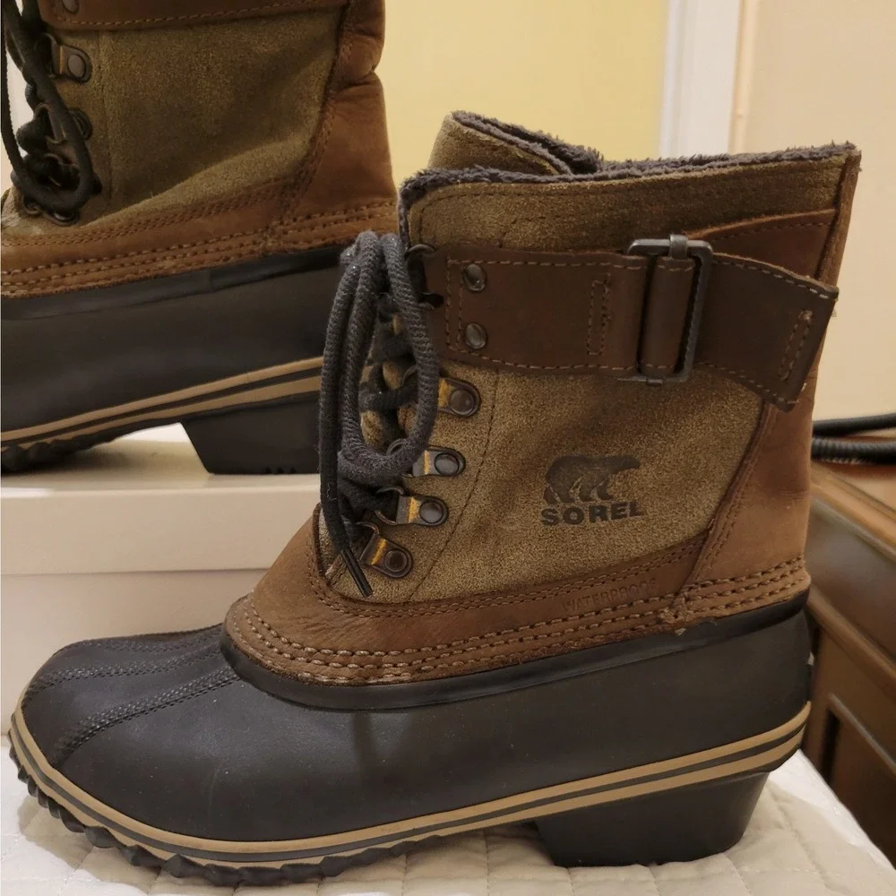 Like New Sorel Women's Size 7 Winter Fancy‎ Lace II Rain Boot Black Tan Leather